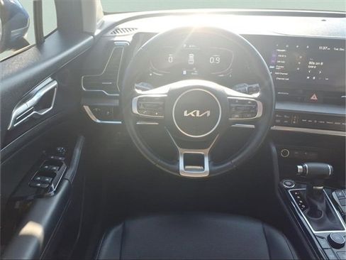 Used 2023 Kia Sportage EX image 5