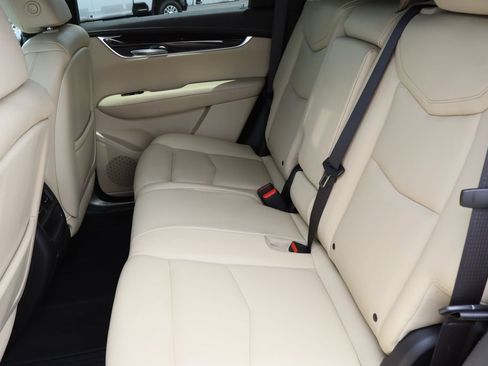 Used 2018 Cadillac XT5 FWD image 24