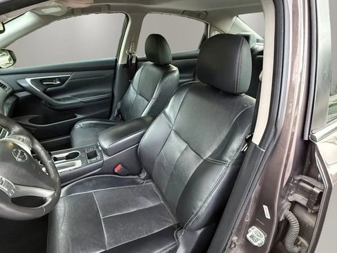 Used 2017 Nissan Altima 2.5 SL w/ Moonroof Package FWD image 9