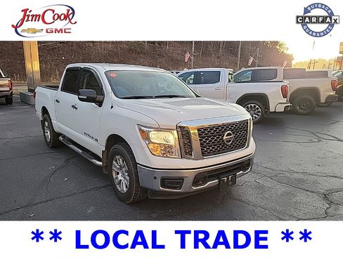 Used 2018 Nissan Titan SV w/ SV Convenience Package image 4