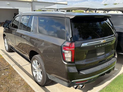 Used 2021 Chevrolet Suburban High Country w/ Premium Package AWD/4WD image 5