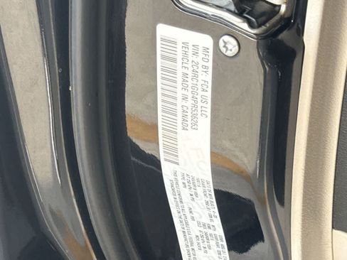 Used 2023 Chrysler Pacifica Limited FWD image 29
