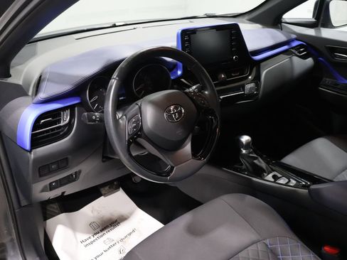 Used 2022 Toyota C-HR XLE image 16