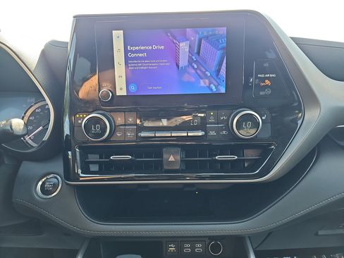 Used 2023 Toyota Highlander XLE AWD/4WD image 21