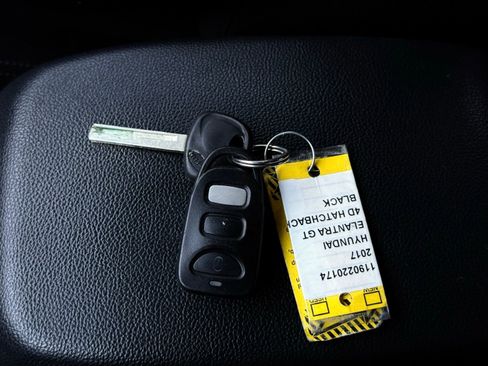 Used 2017 Hyundai Elantra GT image 38