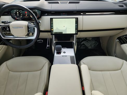 Certified 2025 Land Rover Range Rover SE image 28