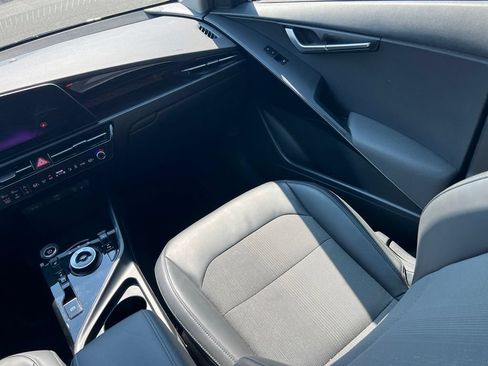 Certified 2023 Kia Niro Wind w/ Wind Preserve Package FWD image 11