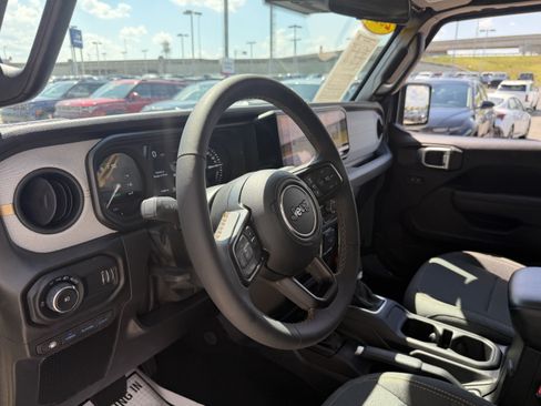 Used 2024 Jeep Wrangler Unlimited w/ LED Headlamp & Fog Lamp Group AWD/4WD image 34