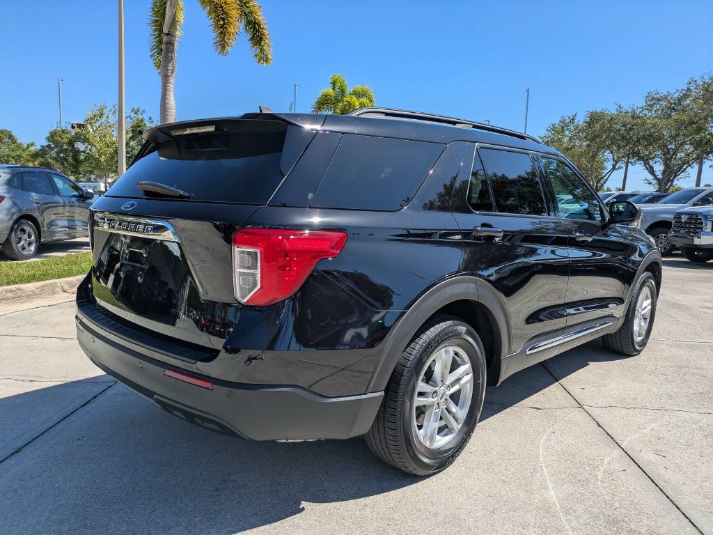 Used 2023 Ford Explorer XLT RWD image 4