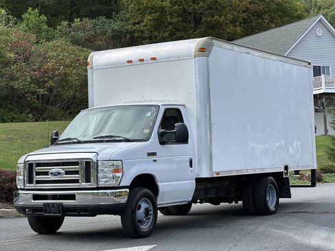 Used 2013 Ford E-350 and Econoline 350 Super Duty w/ Payload Pkg image 2