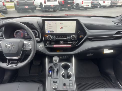 New 2026 Toyota Highlander XSE image 11