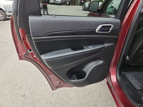 Used 2019 Jeep Grand Cherokee Altitude AWD/4WD image 27