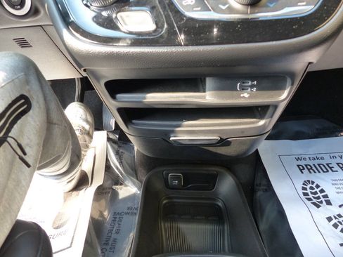 Used 2026 Chrysler Pacifica Select FWD image 37