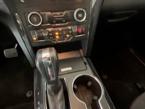 Used 2018 Ford Explorer XLT w/ Equipment Group 202A AWD/4WD image 31