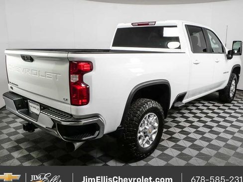Used 2024 Chevrolet Silverado 2500 LT AWD/4WD image 3