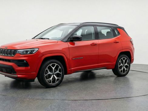 Used 2025 Jeep Compass Limited AWD/4WD image 3