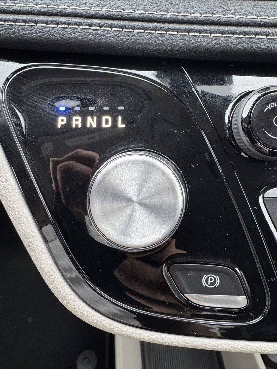 Used 2023 Chrysler Pacifica Touring-L FWD image 20