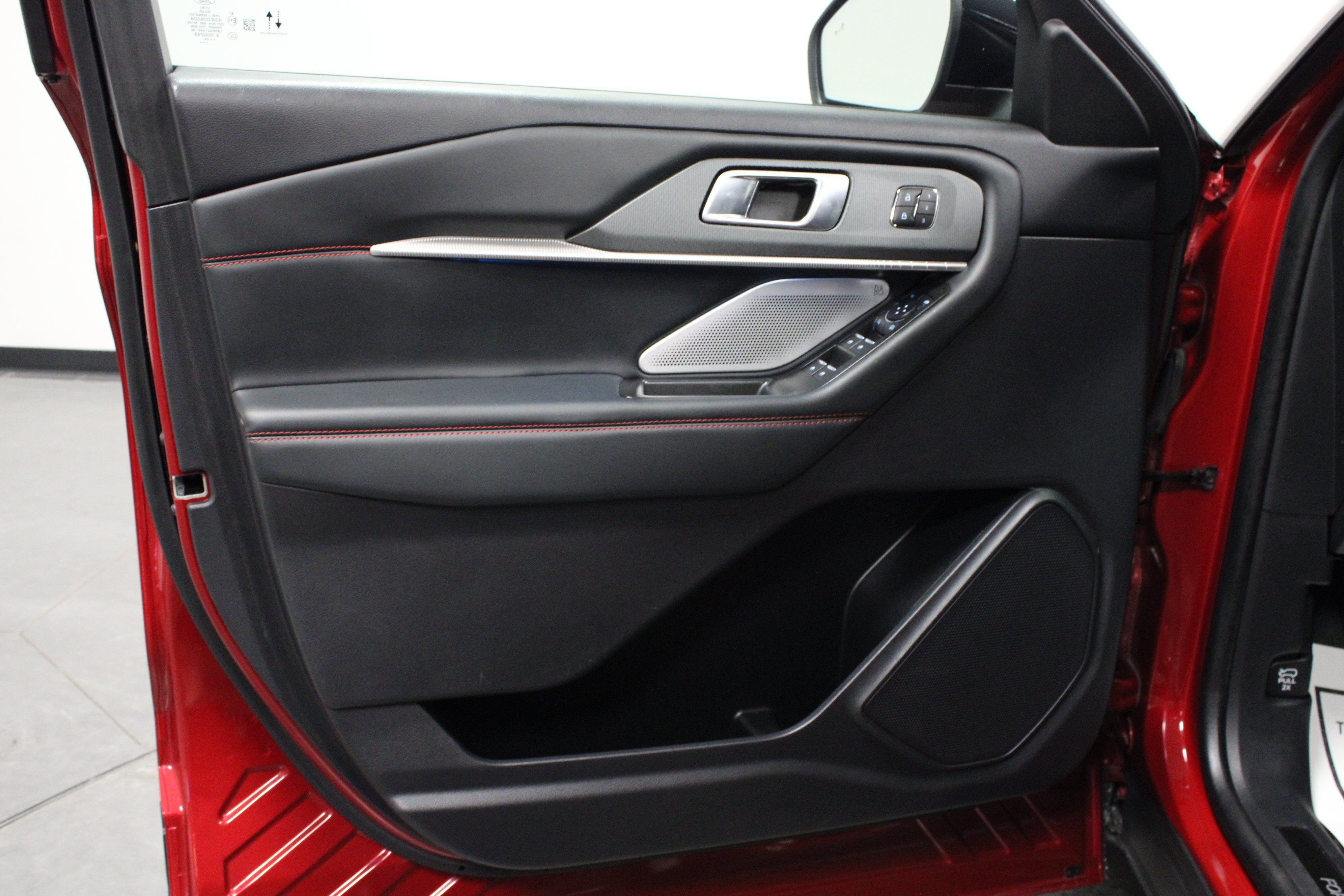 Used 2025 Ford Explorer ST RWD image 11