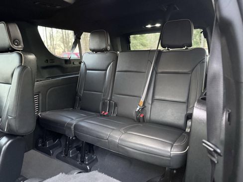 Used 2022 Chevrolet Suburban Premier w/ Premium Package image 34