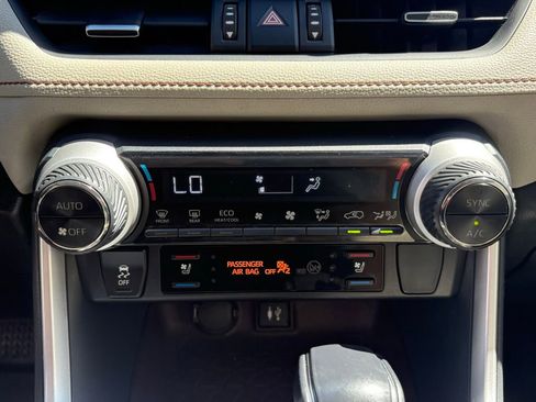 Used 2019 Toyota RAV4 Limited w/ Limited Grade Weather Package AWD/4WD image 19