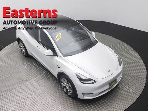 Used 2023 Tesla Model Y Long Range AWD/4WD image 3