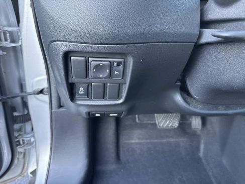 Used 2016 Nissan Juke S image 32