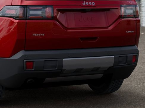 Used 2026 Jeep Cherokee Laredo AWD/4WD image 13