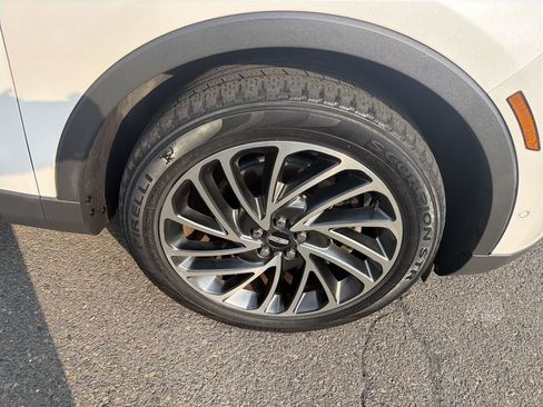 Used 2019 Lincoln Nautilus Reserve AWD/4WD image 32