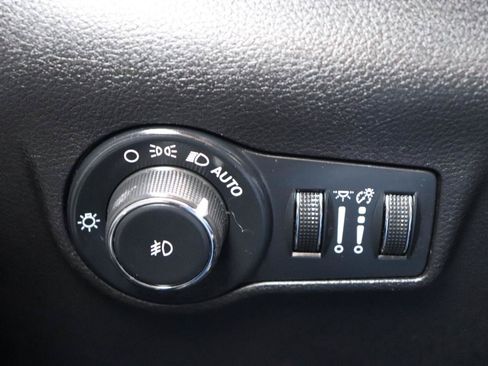Used 2024 Jeep Compass Latitude AWD/4WD image 40
