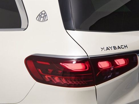 Used 2024 Mercedes-Benz Maybach GLS 600 4MATIC image 46