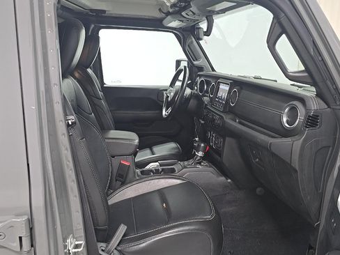 Used 2022 Jeep Wrangler Unlimited Sahara AWD/4WD image 9