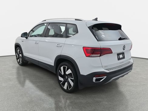 Certified 2024 Volkswagen Taos SEL image 5