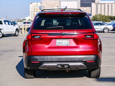 Certified 2024 Toyota Grand Highlander FWD image 5