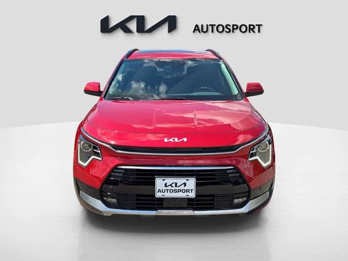 New 2025 Kia Niro SX image 2