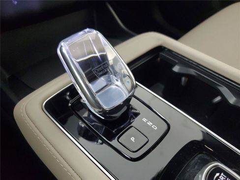 Certified 2026 Volvo XC90 B6 Plus AWD/4WD image 30