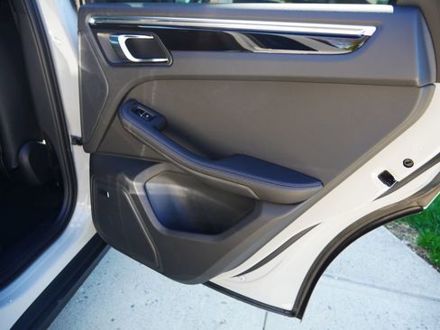 New 2026 Porsche Macan AWD/4WD image 15