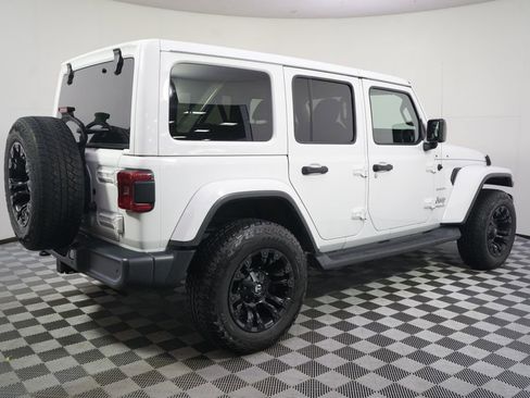 Used 2019 Jeep Wrangler Unlimited Sahara AWD/4WD image 7