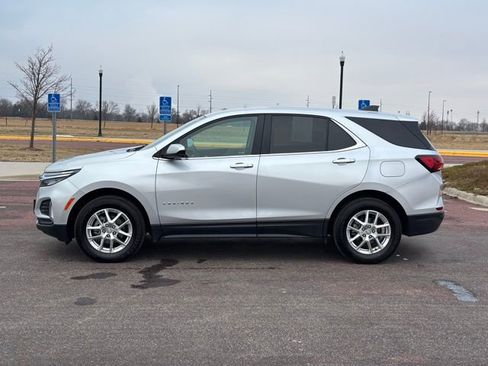 Used 2022 Chevrolet Equinox LT image 23