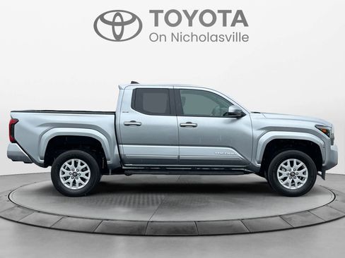 Used 2024 Toyota Tacoma SR5 AWD/4WD image 7