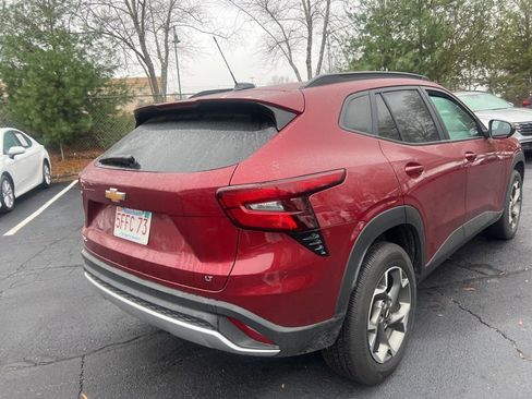 Used 2025 Chevrolet Trax LT w/ LT Convenience Package image 5