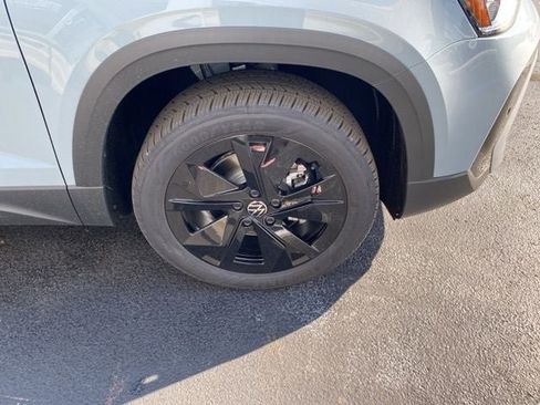 New 2025 Volkswagen Taos SE image 19
