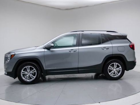 Used 2023 GMC Terrain SLE w/ Driver Convenience Package FWD image 17