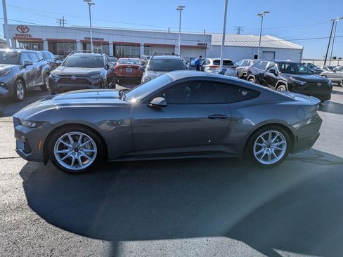 Used 2024 Ford Mustang GT Premium image 6