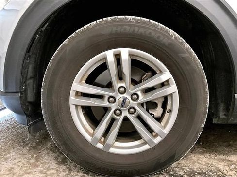 Used 2023 Ford Explorer XLT w/ Equipment Group 202A AWD/4WD image 8