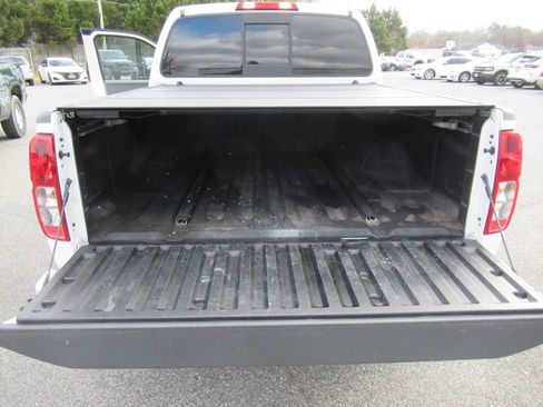Used 2021 Nissan Frontier SV image 18