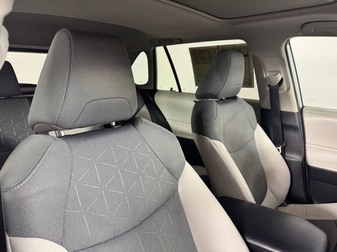Used 2022 Toyota RAV4 XLE w/ Convenience Package image 39