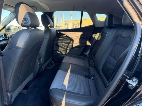 Used 2025 Chevrolet Trax LT image 23