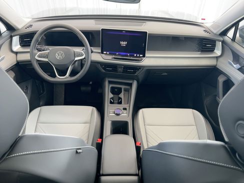 New 2026 Volkswagen Tiguan SE image 17