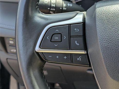 Used 2022 Toyota Highlander XLE AWD/4WD image 24