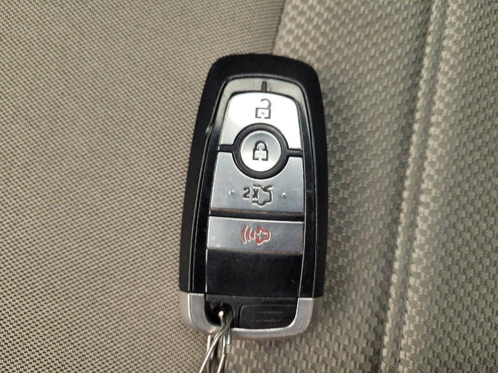 Used 2020 Ford Fusion SE FWD image 32